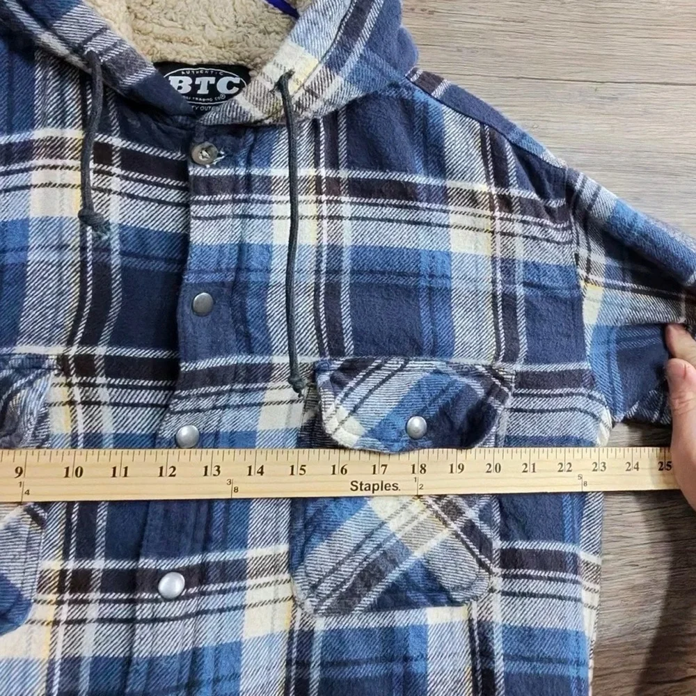 Authentic BTC Trading Co Navy and Beige Plaid Flannel Hooded Shirt Jacket - Picture 5 of 12